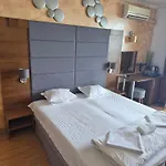 Guest Skalite 招待所 3*