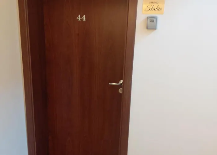 Guest Rooms Skalite Guest house